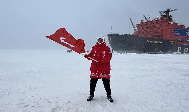 Uluslararası keşif gezisine katılan Türk genç, Kuzey Kutbu'nda Türk bayrağını dalgalandırdı