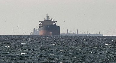 Umman açıklarında petrol tankeri vuruldu