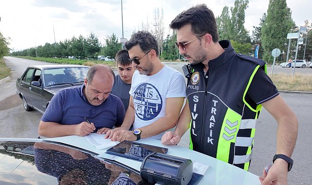 Uygulamadan çağırdığı korsan taksiciyi yakalattı, kendisine de ceza yazıldı