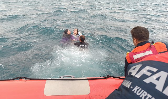 Van Gölü'nde can simidiyle açığa sürüklenen 3 kişi kurtarıldı