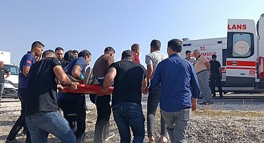 Van'da hafif ticari araç takla attı: 1'i ağır 6 yaralı
