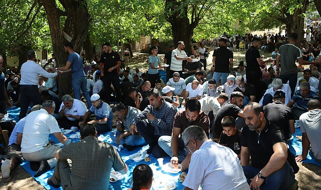 Yapılmadığında köyde 'uğursuzluk' yaşandığına inandıkları etkinliği 300 yıldır sürdürüyorlar