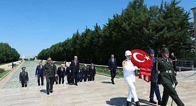 YAŞ öncesi Anıtkabir ziyareti! Erdoğan: ‘TSK milletimizin güven kaynağı’