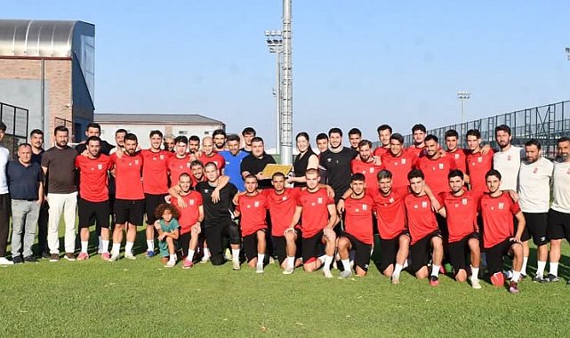 Yasemin Adar'dan Balıkesirspor'a ziyaret
