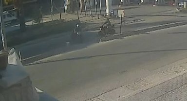 Yaya geçidinde motosikletler çarpıştı; 1 ölü, 1 yaralı
