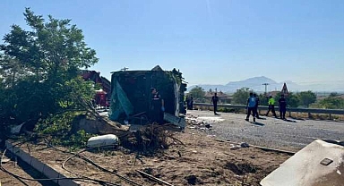 Yolcu otobüsü devrildi: 20 yaralı