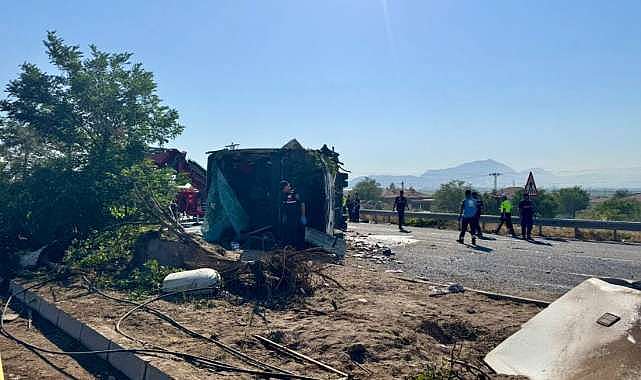 Yolcu otobüsü devrildi: 20 yaralı