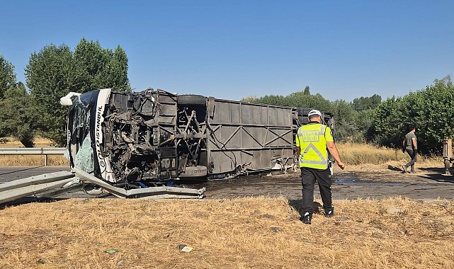 Yolcu otobüsü devrildi: 22 yaralı