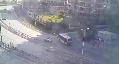 Zeytinburnu'nda 1 kişinin öldüğü 17 kişinin yaralandığı İETT kazası kamerada