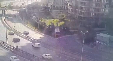 Zeytinburnu'nda 2 kişinin öldüğü İETT otobüsü kazasına neden olduğu belirtilen otomobil sürücüsü adliyeye sevk edildi