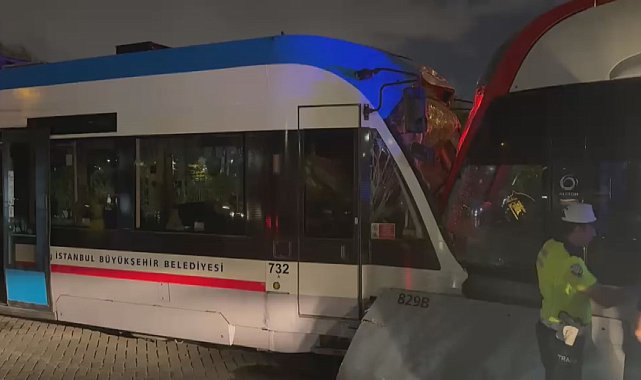 Zeytinburnu'nda 2 tramvay çarpıştı; yaralılar var -2 Ek görüntü