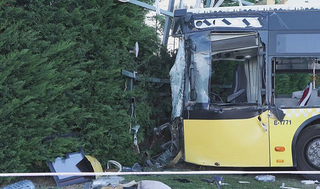 Zeytinburnu'ndaki İETT otobüsü kazasında ağır yaralanan yolcu hayatını kaybetti