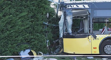 Zeytinburnu'ndaki İETT otobüsü kazasında ağır yaralanan yolcu hayatını kaybetti