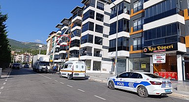3'üncü kattan düşen 3 yaşındaki çocuk ağır yaralandı