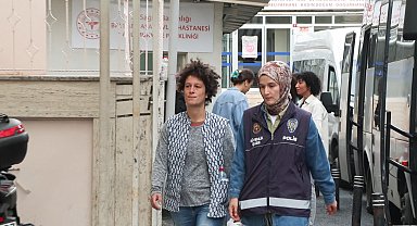 'Ailem Güvende' operasyonun ardından adliye önündeki eylemde gözaltına alınan 22 kişi sağlık kontrolüne getirildi