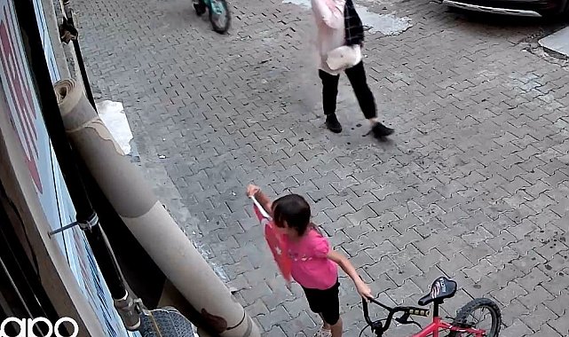 7 yaşındaki Nehir'in bayrak sevgisi kamerada