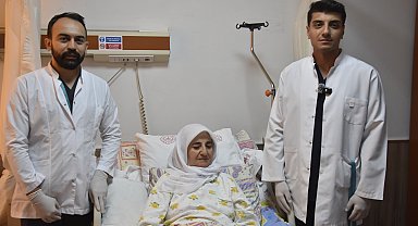 70 yaşındaki hastanın kanserli kalın bağırsağı alındı; sağlığına kavuştu