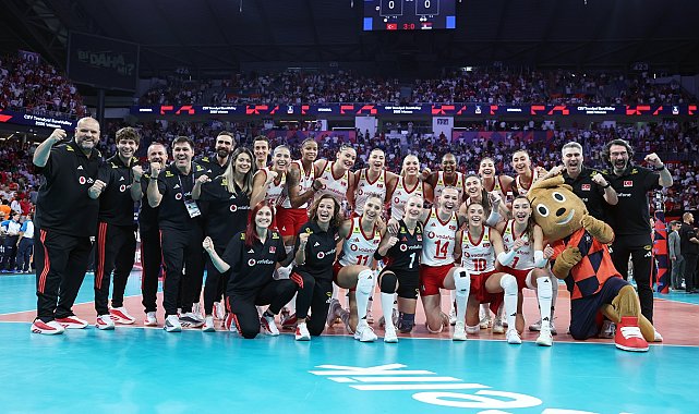 A Milli Kadın Voleybol Takımı, Avrupa Şampiyonası'nda finale yükseldi