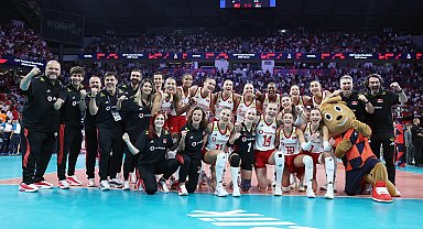 A Milli Kadın Voleybol Takımı, Avrupa Şampiyonası'nda finale yükseldi
