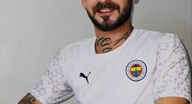 Adana'da hafif ticari araçla çarpışan motosikletin sürücüsü öldü