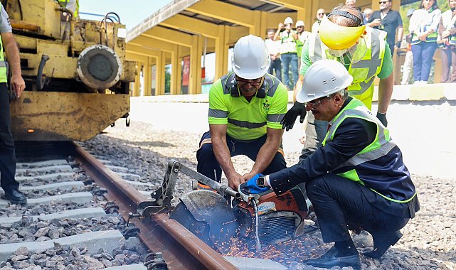 Adapazarı'nda tren hattının yer altına alınması projesinde ilk ray söküldü