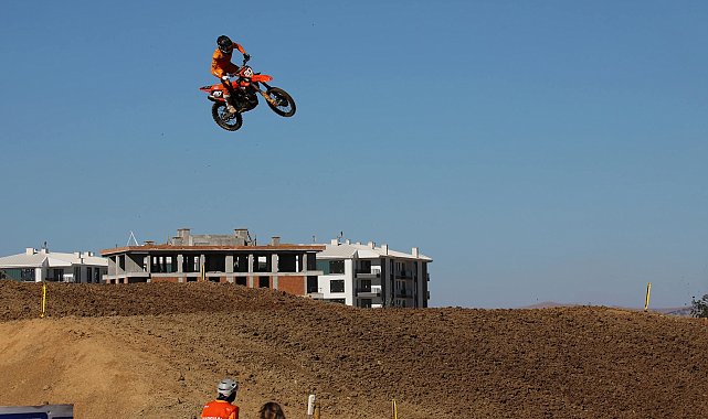 Afyonkarahisar'da piste çıkan Jeffrey Herlings Dünya Motokros Şampiyonu