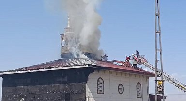 Ağrı Şehir Mezarlığı'ndaki camide yangın