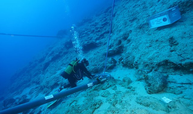 Akdeniz'de 2100 yıllık gemi batığından antik sofra takımı çıkarıldı