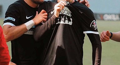 Altay evinde Denizli ile oynuyor