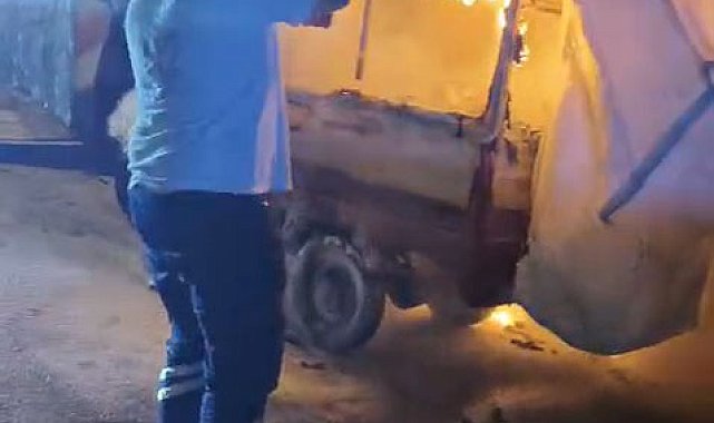 Ambulans şoförünün, 3 tekerli motosikletteki yangına müdahale ettiği anlar kamerada