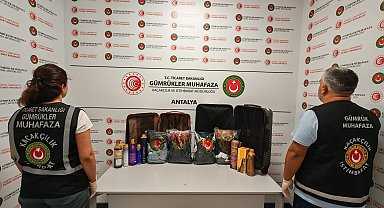 Antalya Havalimanı'nda 18 kilo 921 gram likit metamfetamin ele geçirildi