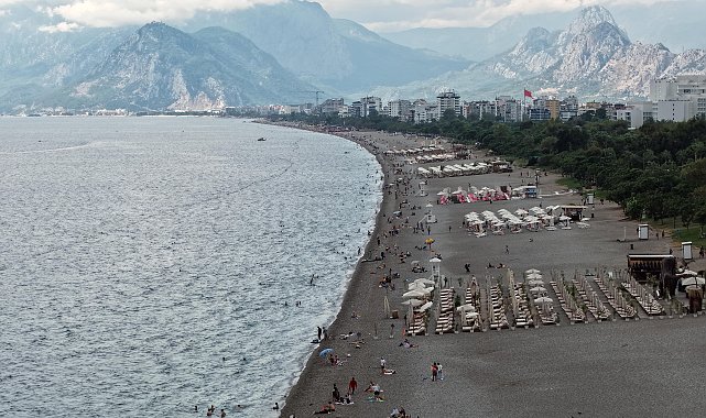 Antalya'da deniz suyu havadan sıcak