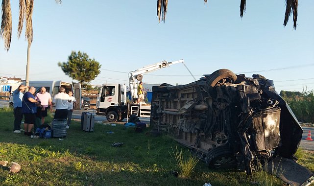 Antalya'da üç aracın karıştığı zincirleme kaza: 17 yaralı