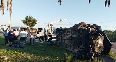 Antalya'da üç aracın karıştığı zincirleme kaza: 17 yaralı