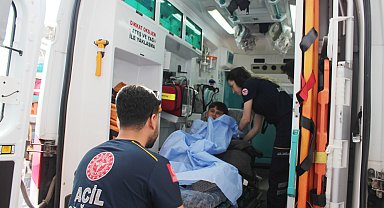 Arıdan korkup ağaçtan düşen Muhammed'in koluna demir saplandı