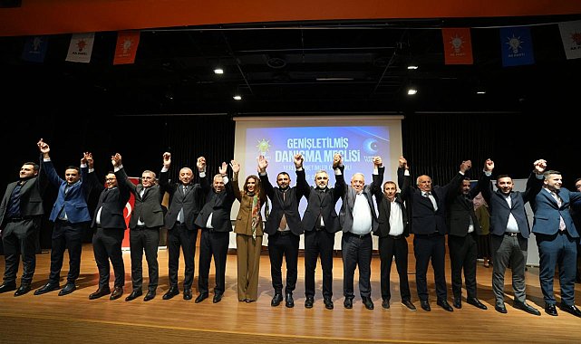 Ataşehir'de CHP'li 6 meclis üyesi AK Parti'ye katıldı