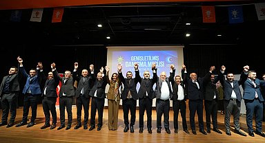 Ataşehir'de CHP'li 6 meclis üyesi AK Parti'ye katıldı