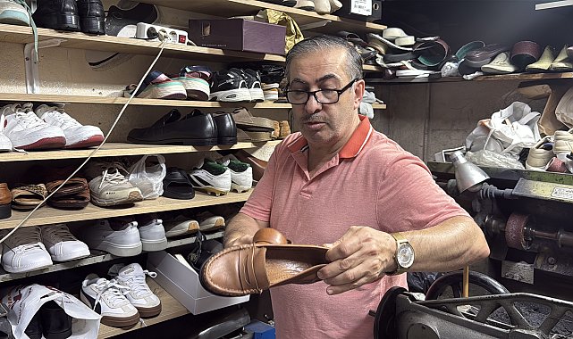 Baba mesleği ayakkabı tamirciliğini 55 yıldır sürdürüyor