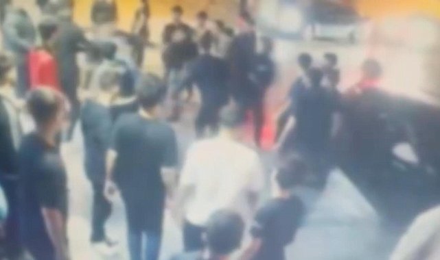Bağcılar'da sanal medya tartışması bıçaklı kavgaya dönüştü: 2 yaralı