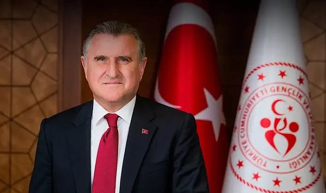 Bakan Bak'tan, milli para yüzücülere tebrik