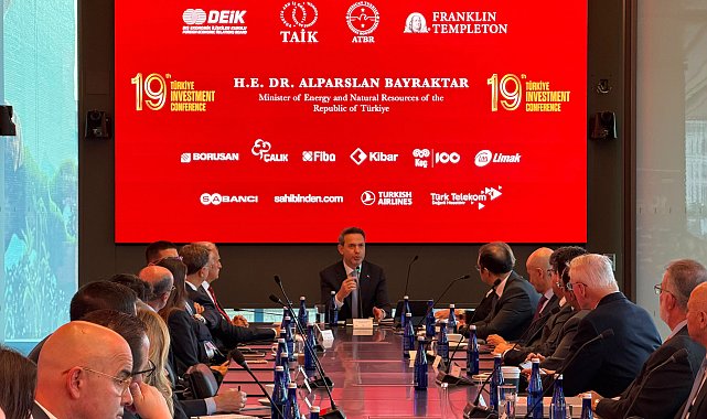 Bakan Bayraktar, ABD'de iş dünyası temsilcileri ve yatırımcılarla bir araya geldi
