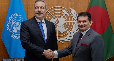 Bakan Fidan, BM 81'inci Genel Kurul Başkanı Rahman ile bir araya geldi