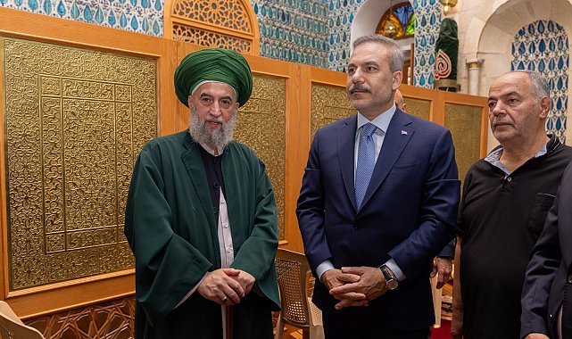 Bakan Fidan, Suriye'de cami ve türbeleri ziyaret etti