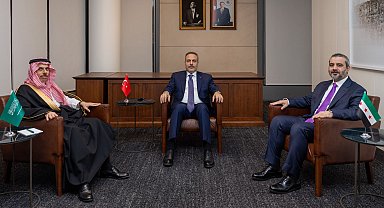 Bakan Fidan, Türkiye-Suriye-Suudi Arabistan Üçlü Dışişleri Bakanları toplantısına ev sahipliği yaptı