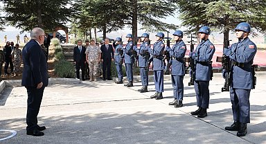 Bakan Güler, Afyonkarahisar'da birlikleri denetledi