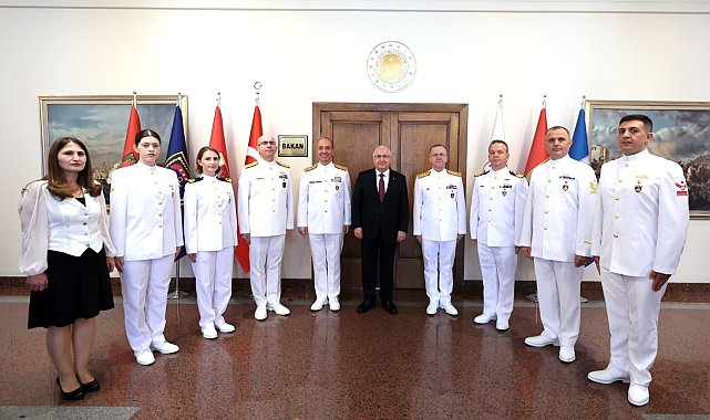Bakan Güler, Deniz Kuvvetleri Komutanı Tatlıoğlu ile bir araya geldi