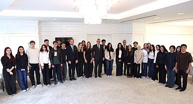 Bakan Memişoğlu, tıp fakültelerine derece ile giren öğrencilerle buluştu