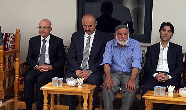 Bakan Şimşek, yeğeninin taziyesine katıldı