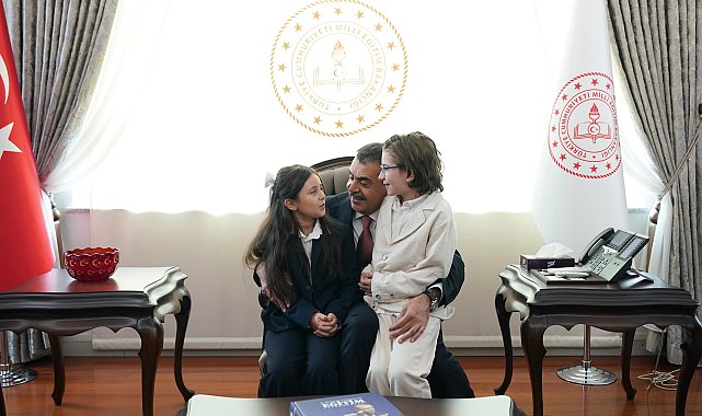 Bakan Tekin, Cumhurbaşkanı Erdoğan ile şarkı söyleyen öğrencileri kabul etti