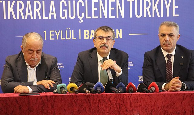 Bakan Tekin: Top artık bizde, hep beraber bu sürece sahip çıkalım